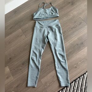 ALO Airlift SET Icey Bluish Gray Size Large Sports Bra and Leggings